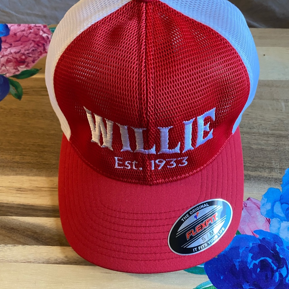 Willie Nelson Baseball cap concert hat Des Moines new trucker hat